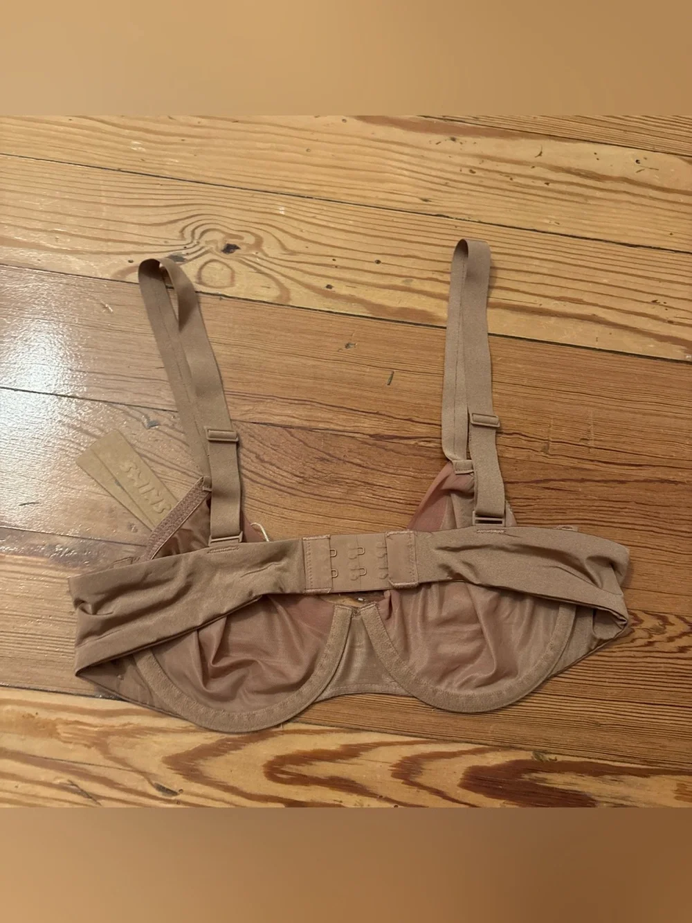 SKIMS• NO SHOW MOLDED UNLINED DEMI NWT SIENNA BRA SIZE 34B - Picture 4 of 5